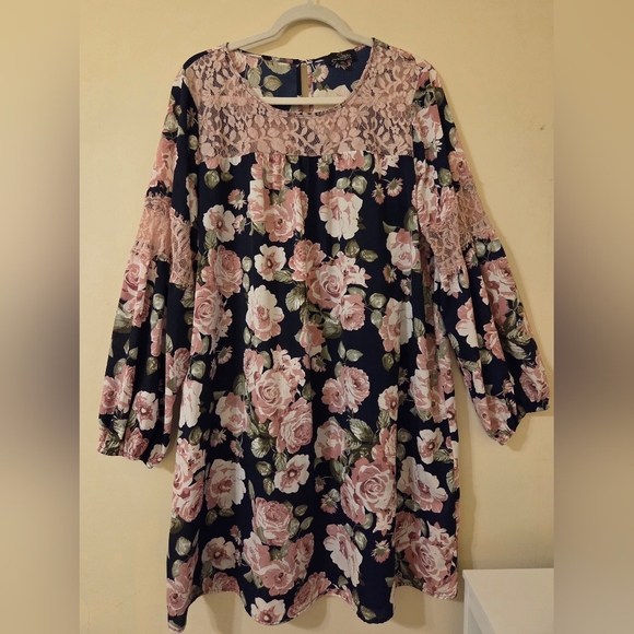 Suzanne Betro Dresses & Skirts - Suzanne Betro Floral Shift Dress